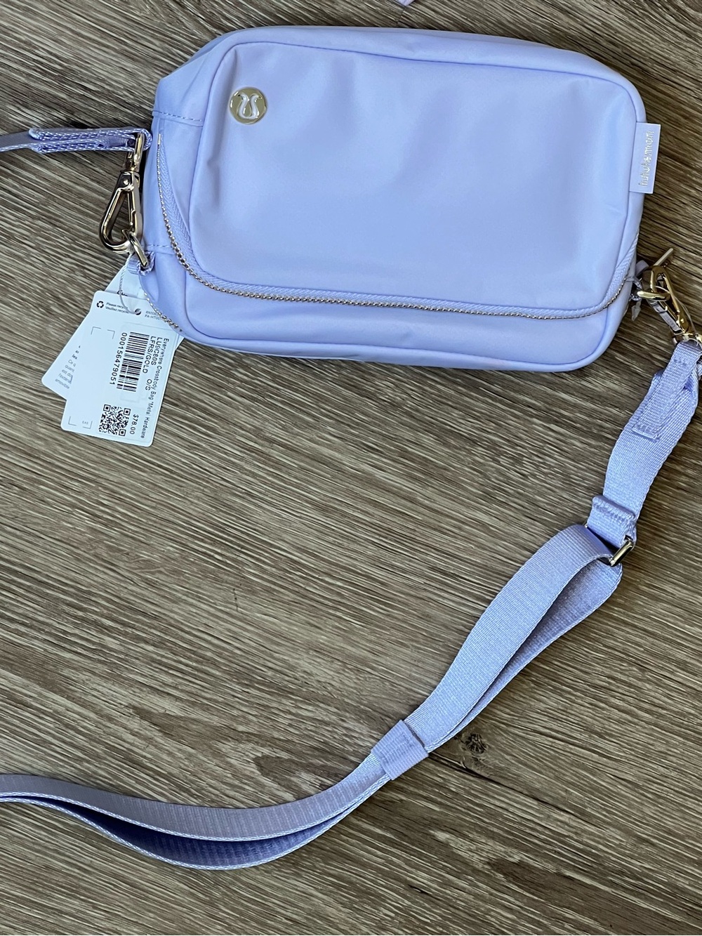 SOLD!! Lululemon NWT Everywhere Crossbody Bag 2L Gold Zipper Lavender - Picture 3 of 4